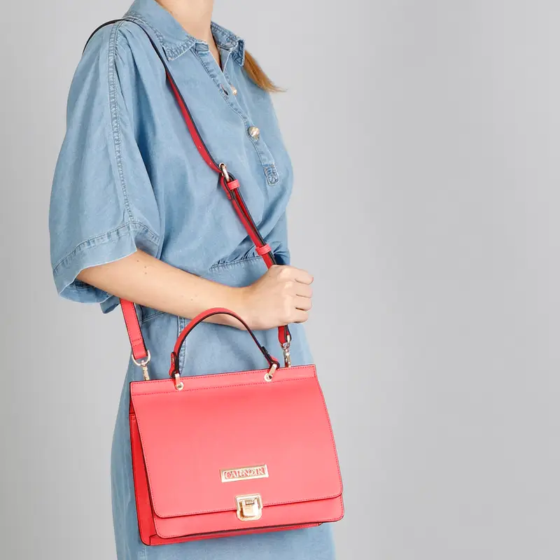 cartella rigida in similpelle effetto saffiano con bustina corallo