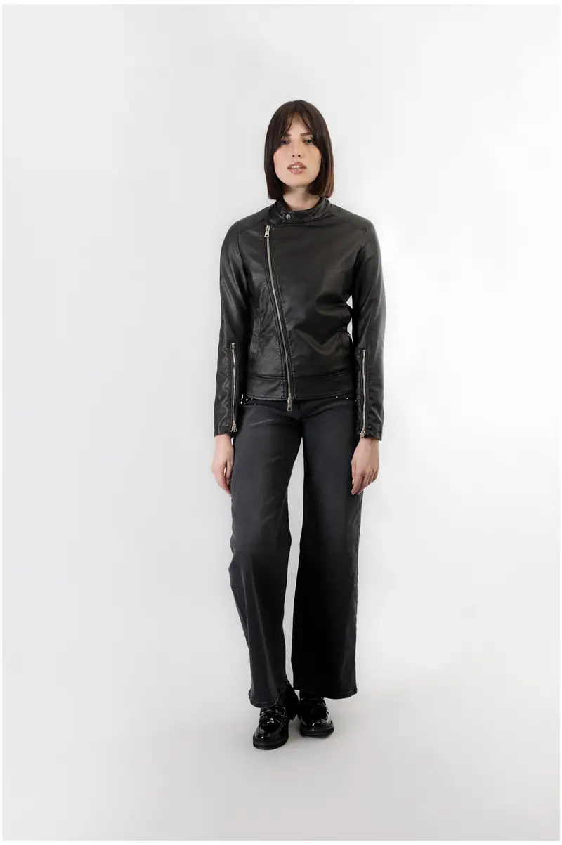 chiodo similpelle effetto laminato nero