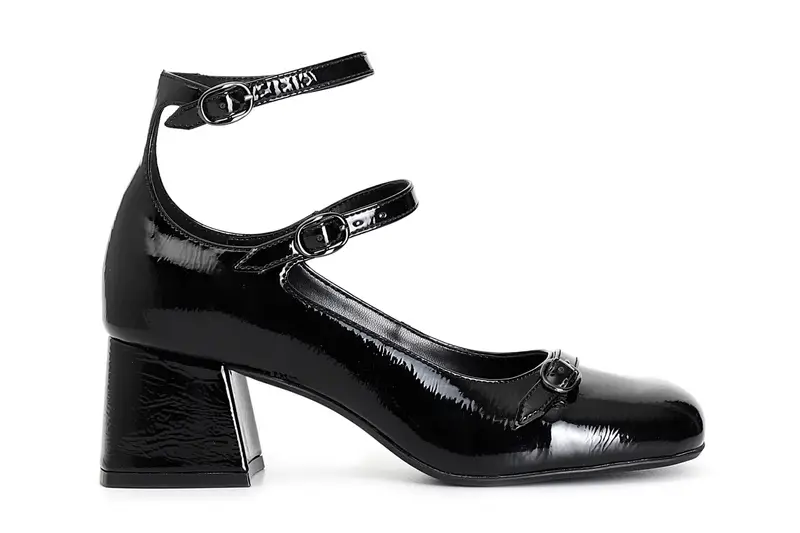 décolleté con 3 fibbie effetto vernice nero