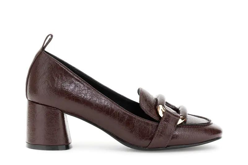 décolleté effetto pelle con morsetto bordeaux