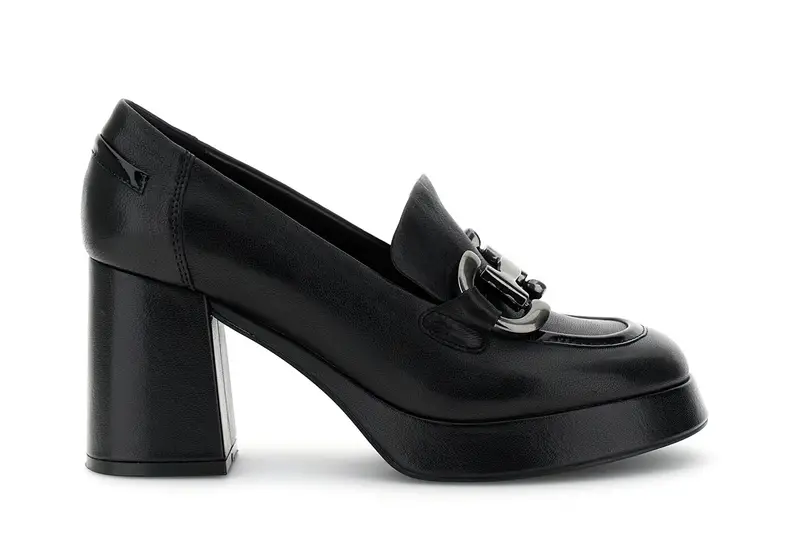 décolleté in nappa con fibbia nero