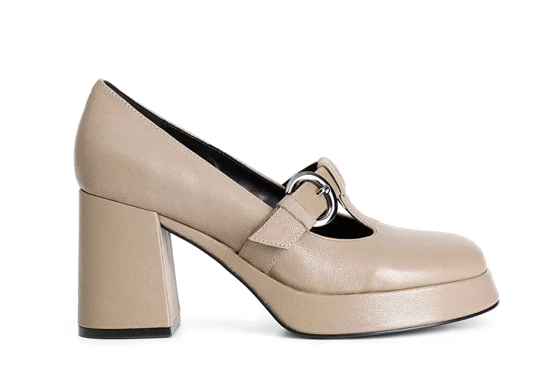 décolleté in nappa con fibbia taupe