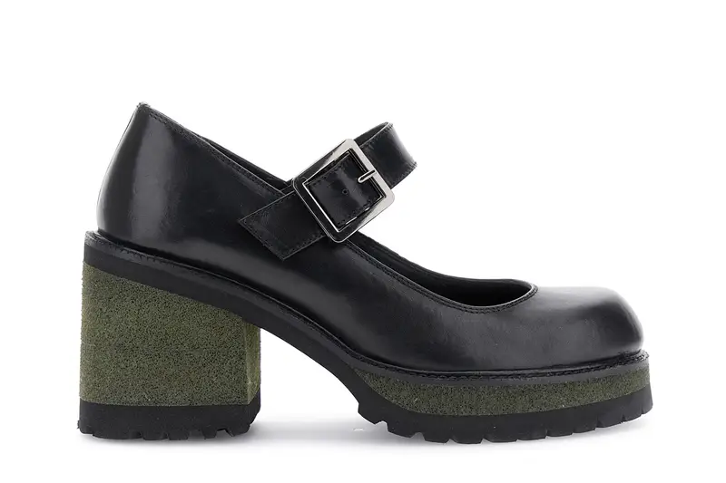 décolleté in pelle con fibbia nero