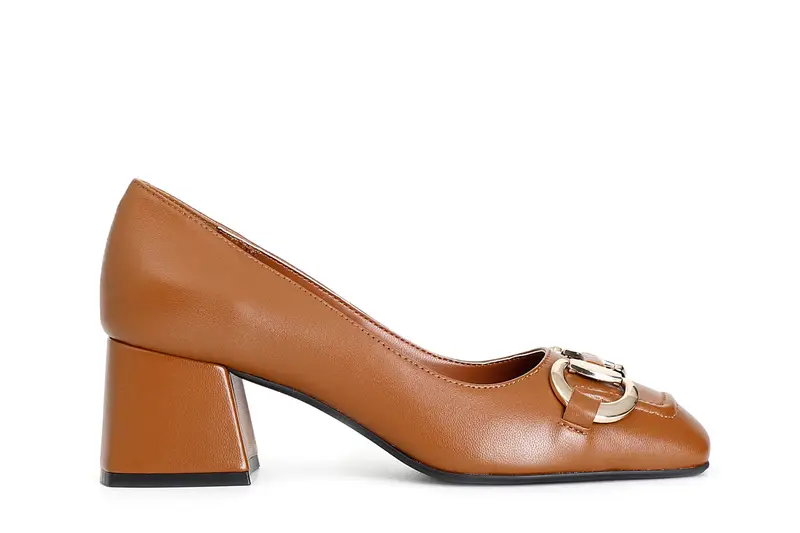 décolleté in pelle con morsetto tacco 60 mm cuoio