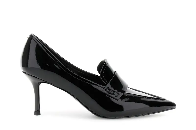 décolleté mocassino in pelle effetto vernice nero