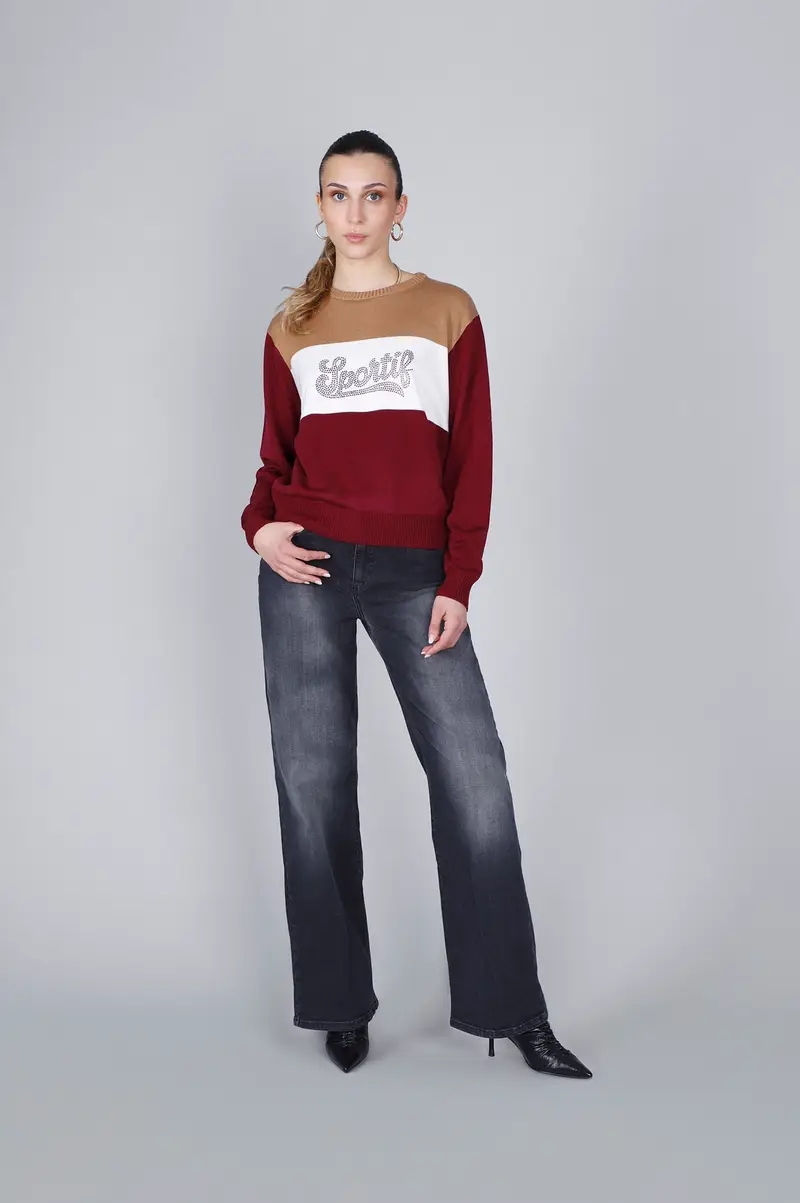 maglia blocco colore con scritta di strass multicolor