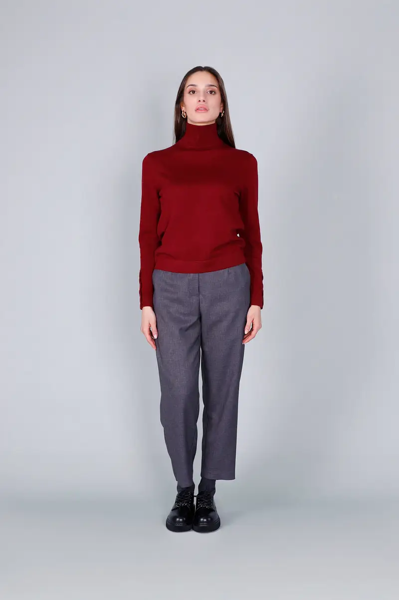 maglia collo alto con bottoni alle maniche burgundy