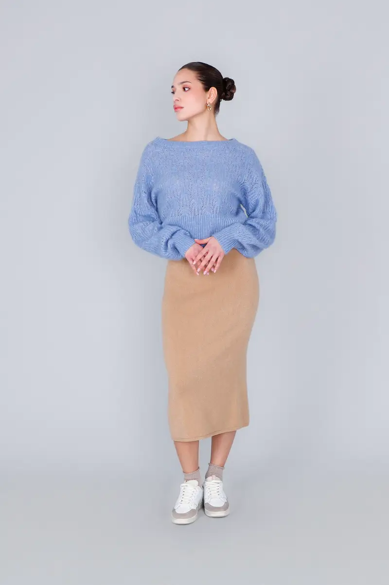 maglia con scollo barca motivo traforo cielo