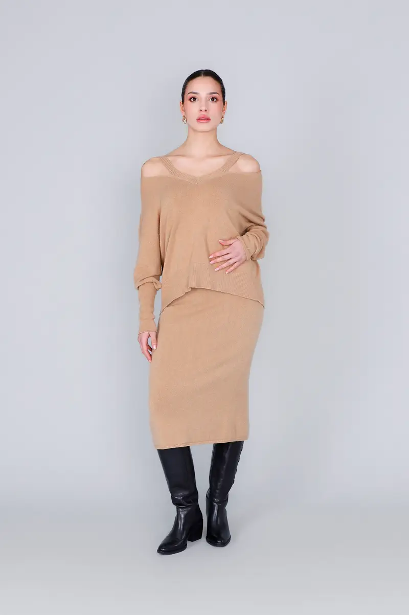 maglia cut out scollatura a "v" cammello