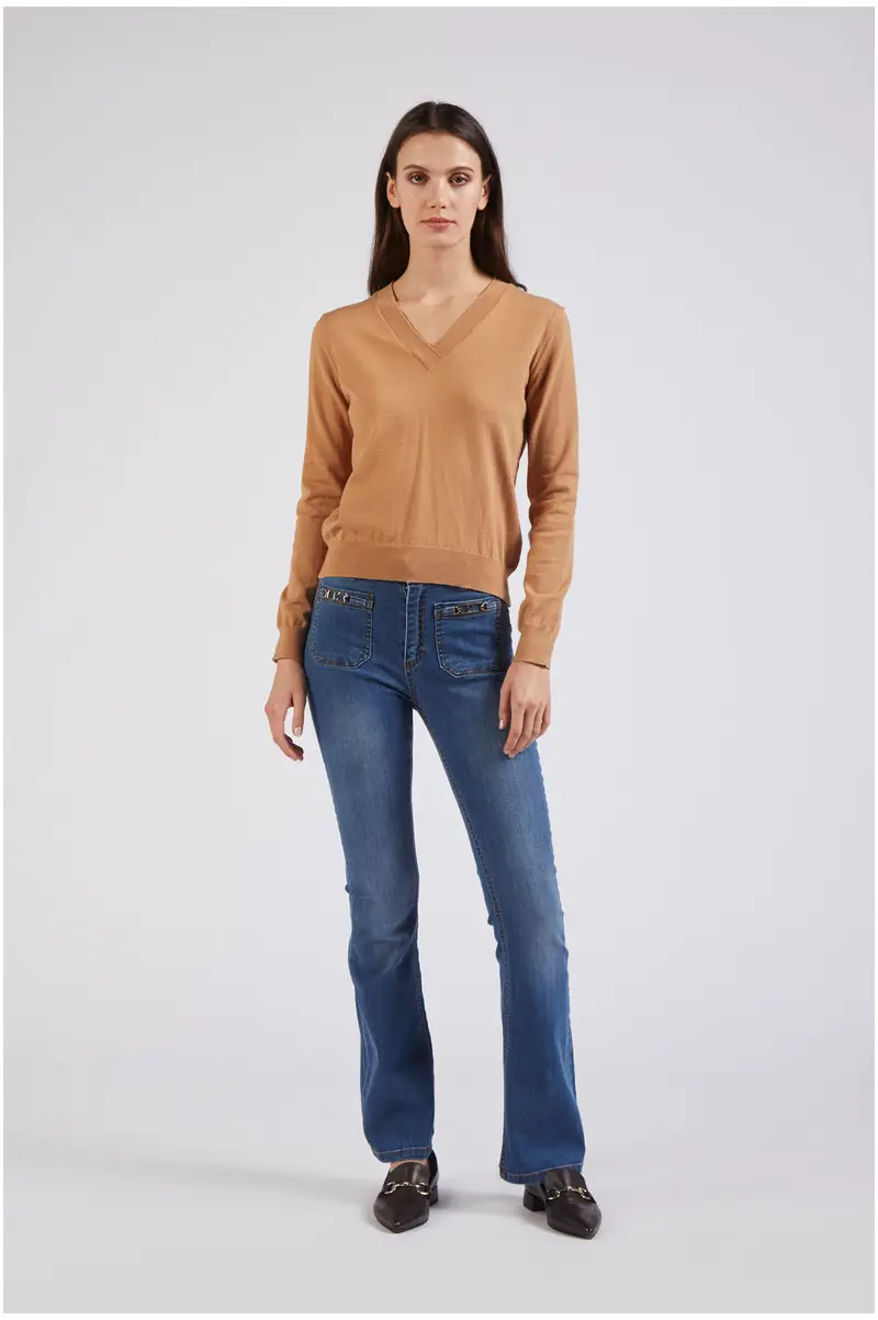 maglia scollo a v cammello