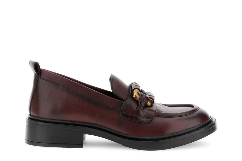 mocassini in pelle con accessorio fasciato bordeaux