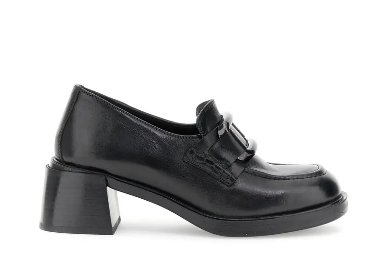 mocassini in pelle con morsetto nero