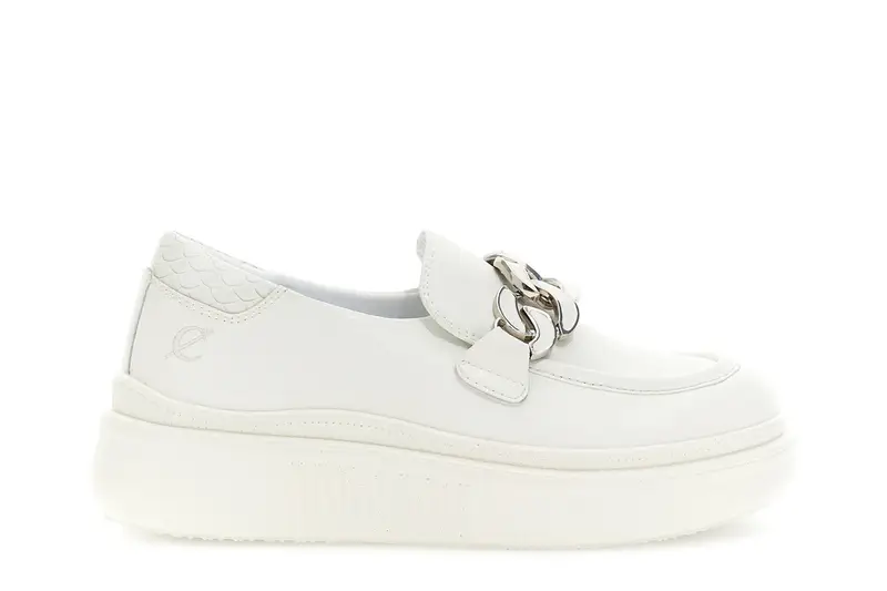 mocassini in pelle rivestita con morsetto bianco