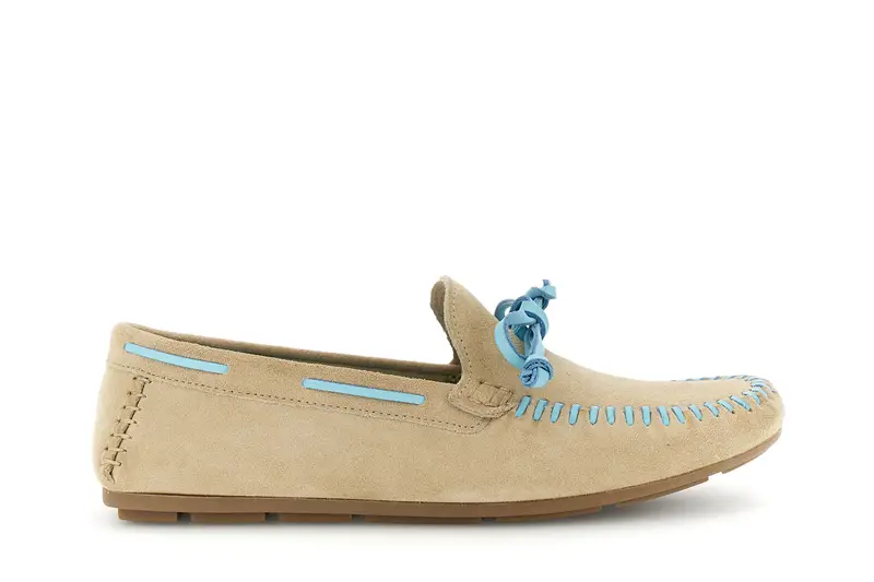 mocassini in pelle scamosciata con fiocco sabbia
