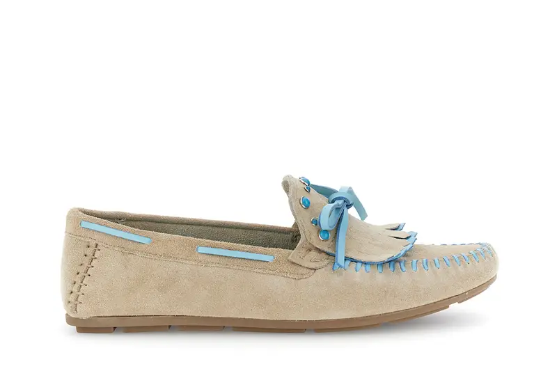 mocassini in pelle scamosciata con frangia sabbia