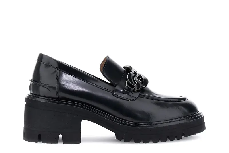 mocassini in pelle spazzolata con accessorio nero