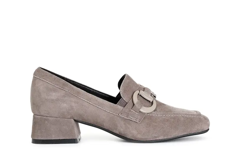 mocassino da donna in camoscio con morsetto taupe