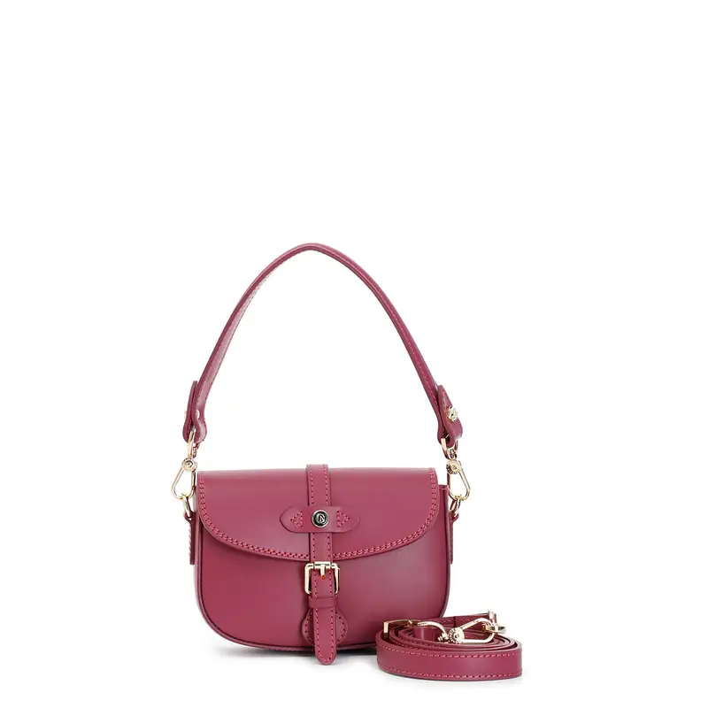 pattina in pelle con tracolla corta, passante con rivetto smaltato e fibbia viola