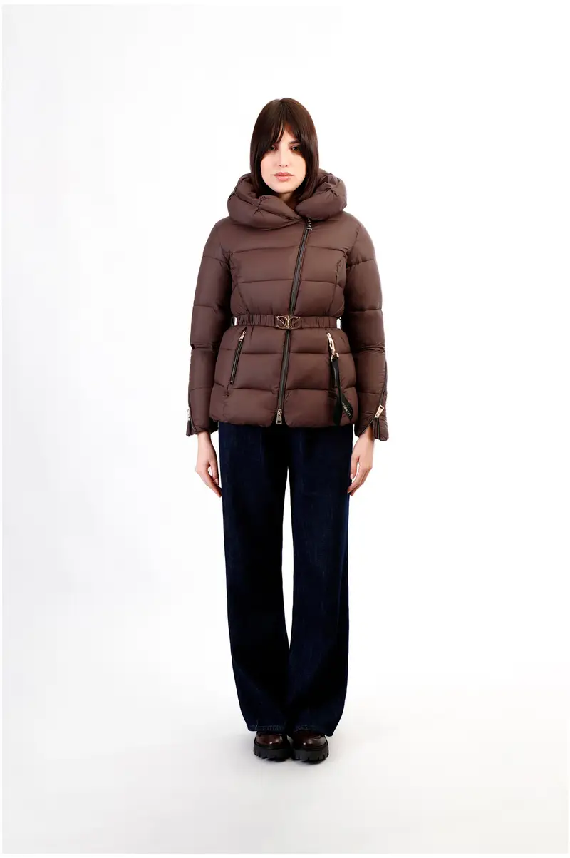 piumino corto collo avvolgente fondente