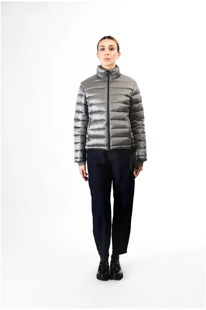 piumino corto tessuto lucido piombo