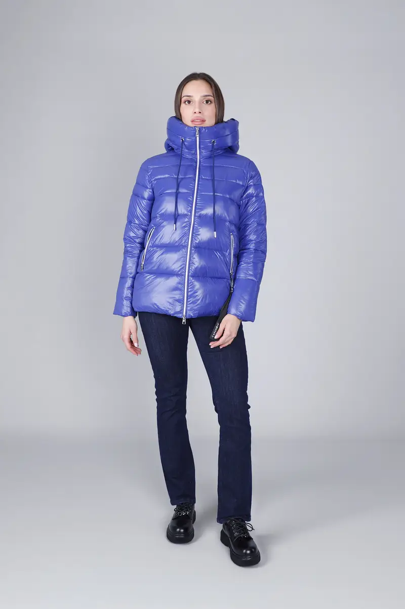 piumino dalla linea svasata con cappuccio inchiostro