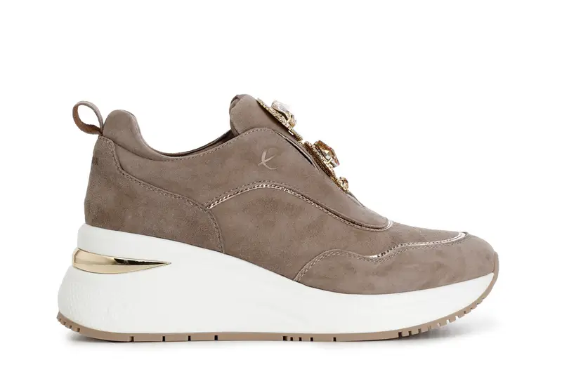 running slip-on con accessorio gioiello in camoscio taupe