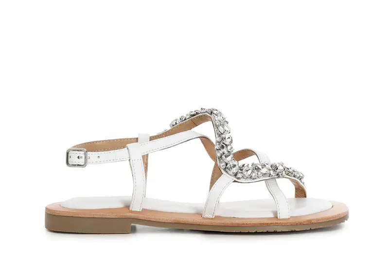 sandali asimmetrici in pelle con accessorio gioiello bianco