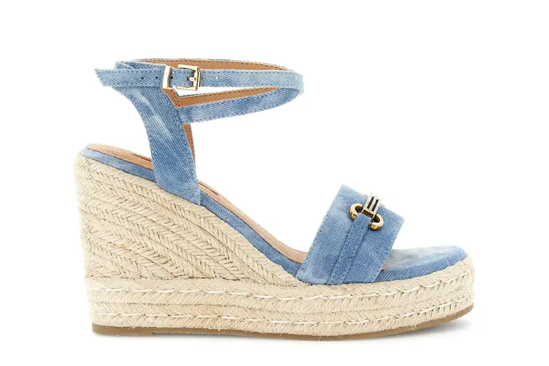 sandali con zeppa e cinturino alla caviglia e fascia frontale jeans