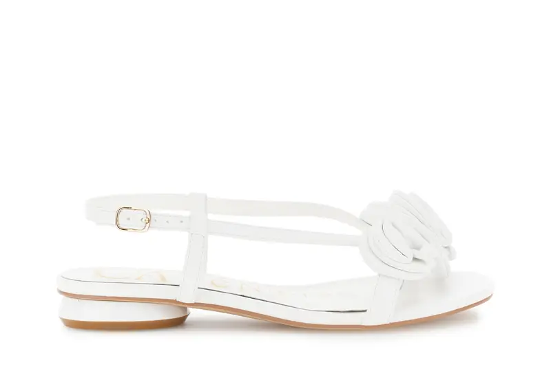 sandali effetto pelle con applicazioni fiori off white
