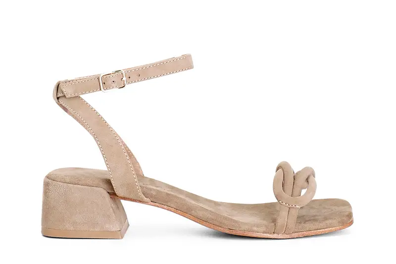 sandali in pelle con nodo sulla tomaia sabbia