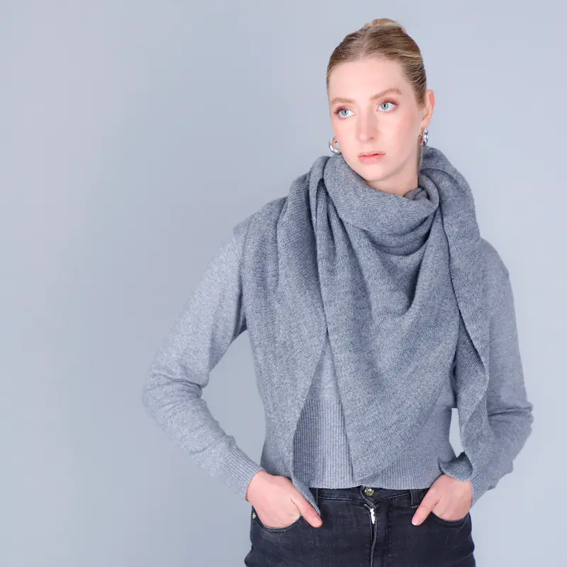 sciarpa triangolo grigio