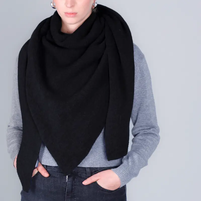 sciarpa triangolo nero