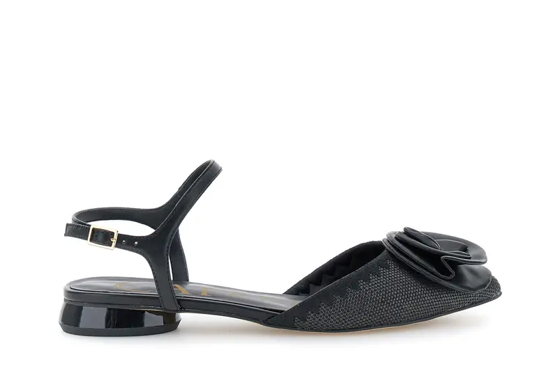 slingback modello gilda effetto pelle con fiore nero