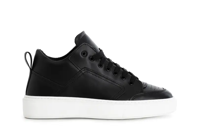 sneakers da uomo allacciate in pelle nero