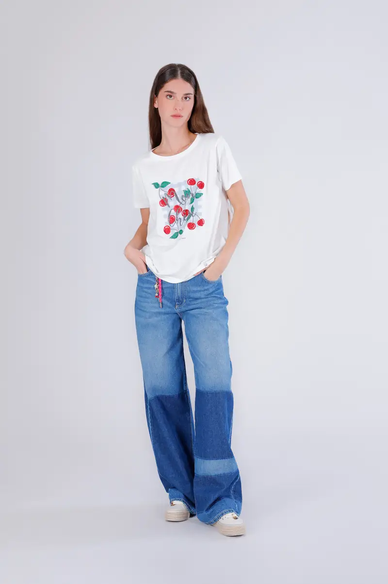t-shirt con stampa ciliegie off white