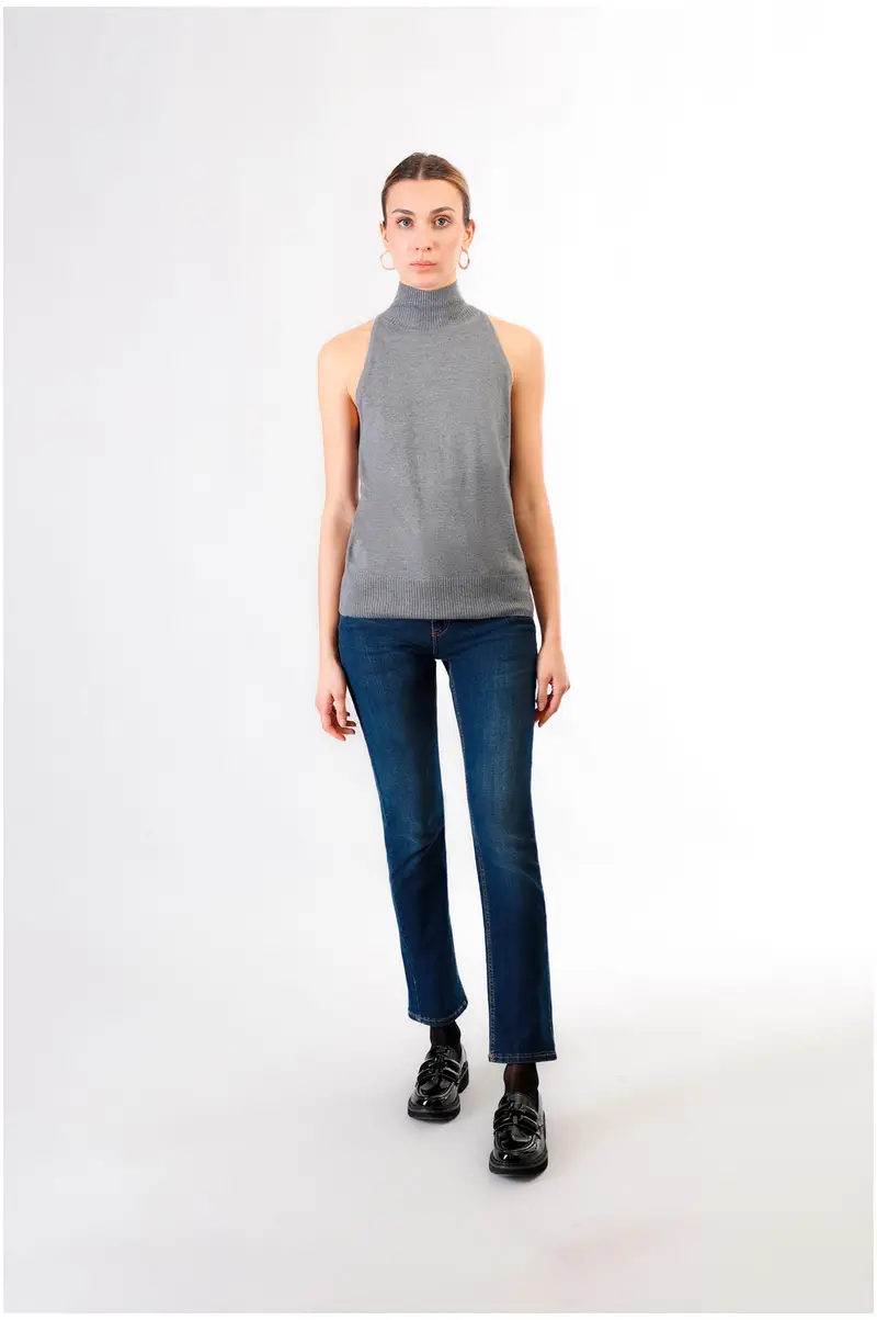 top smanicato con colletto alto fumo