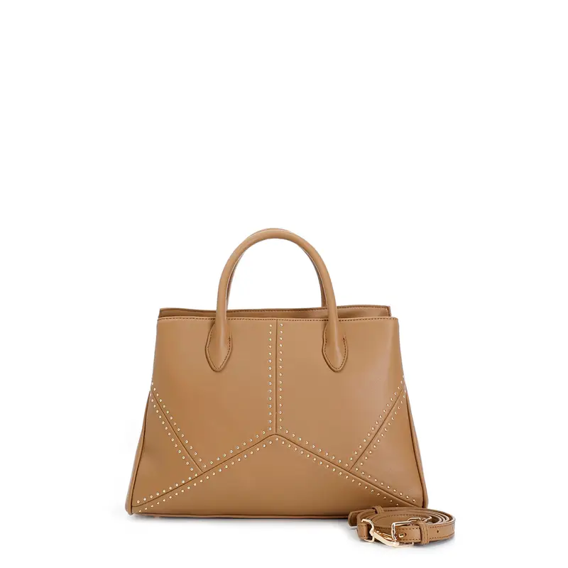 tote con applicazioni di micro rivetti cammello