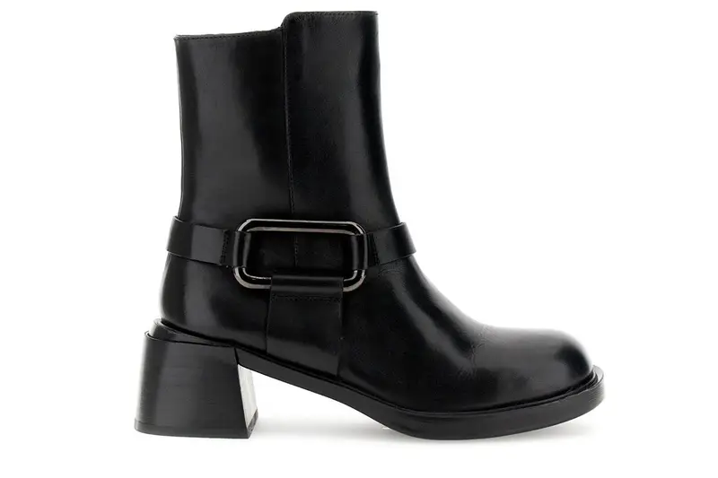 tronchetti in pelle con accessorio nero