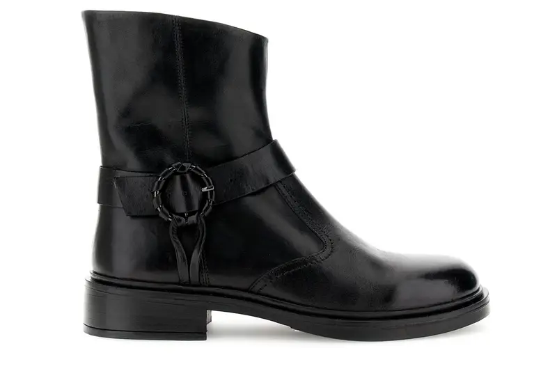 tronchetti in pelle con fibbia fasciata nero