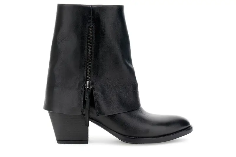 tronchetti in pelle con risvolto e cerniera interna nero