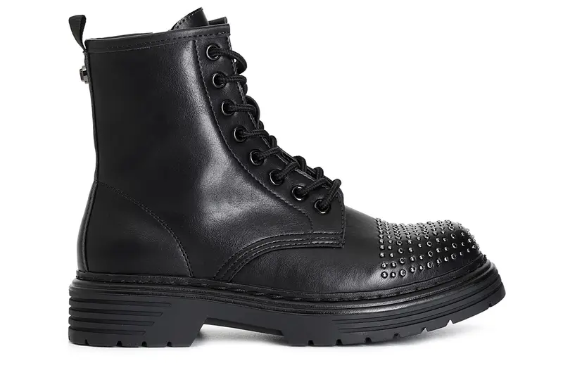 tronchetto da donna con microborchie sulla punta nero