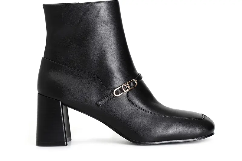 tronchetto da donna in nappa con fibbia nero