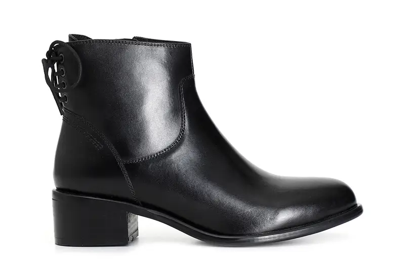 tronchetto da donna in pelle con lacci dietro nero