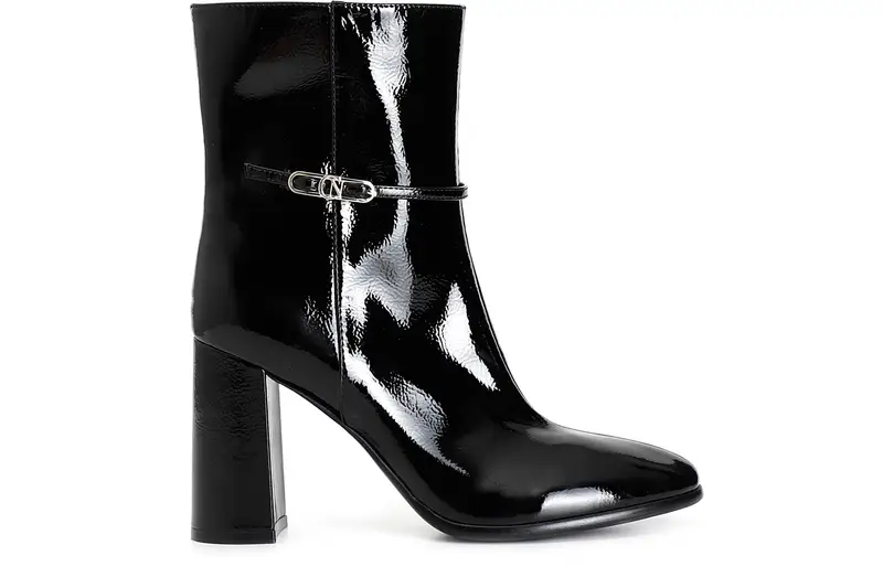 tronchetto in pelle verniciata con cinturino nero