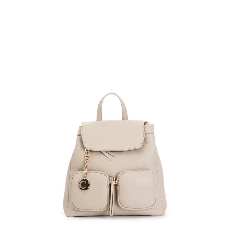 zaino con tasche e charm in metallo beige