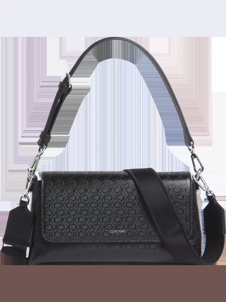 borsa con pattina e tracoolla in ecopelle nera con logo all over