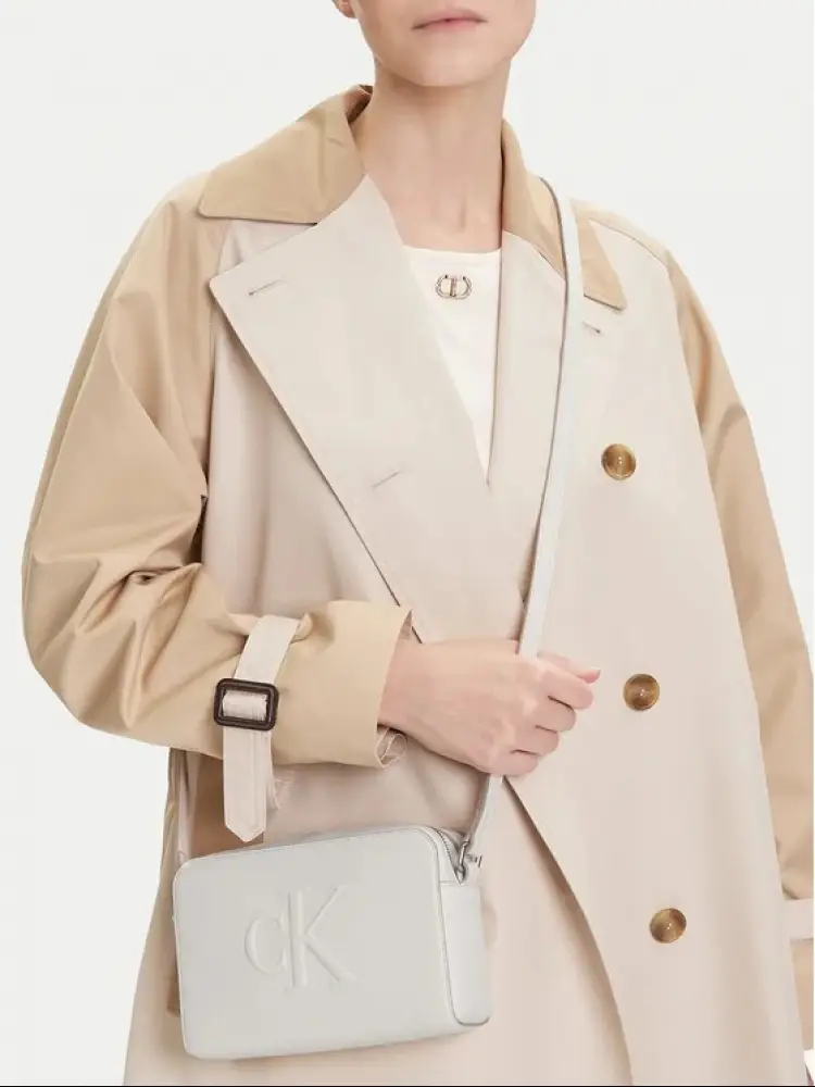 borsa crema donna in ecopelle con tracolla logo in rilievo miniatura 3