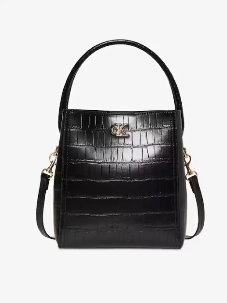 borsa nera con pattern coccodrillo e logo dorato