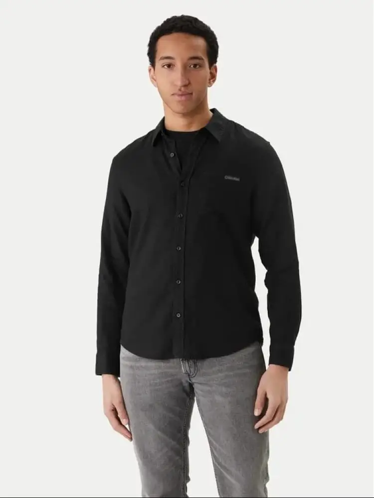 camicia nera uomo logo sul petto