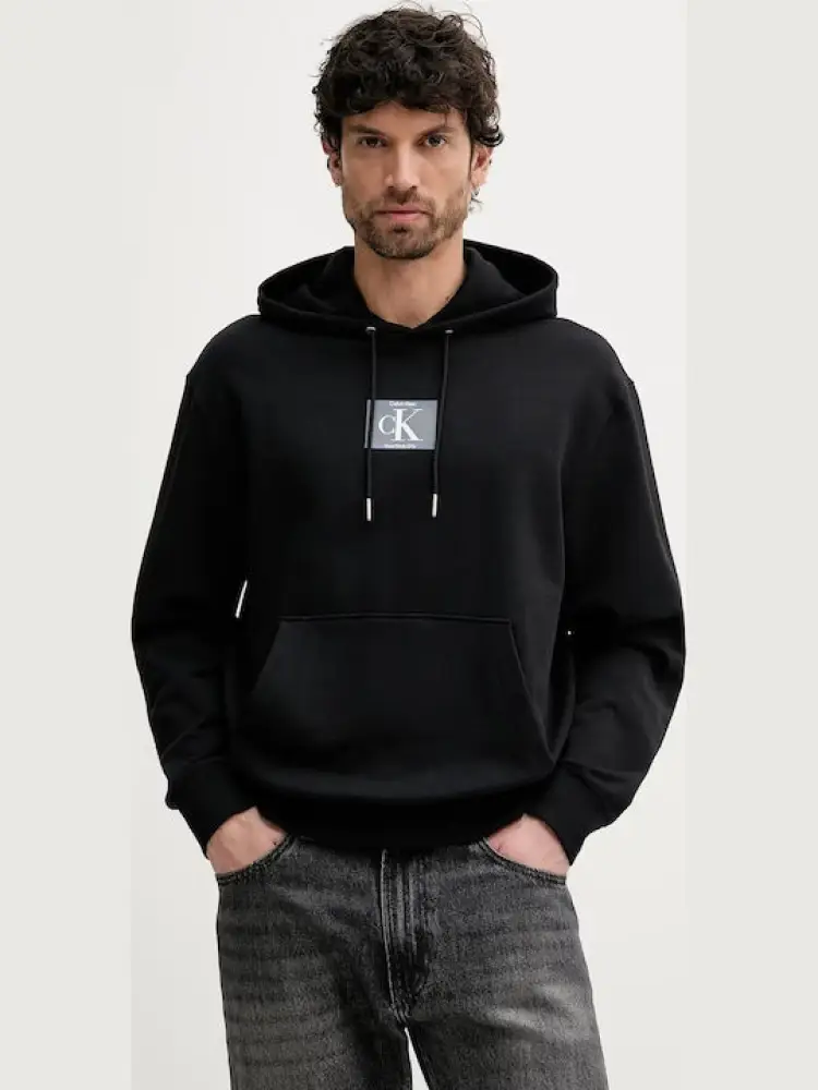 felpa nera uomo in cotone con cappuccio patch logo sul davanti